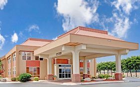 Ramada By Wyndham West Memphis